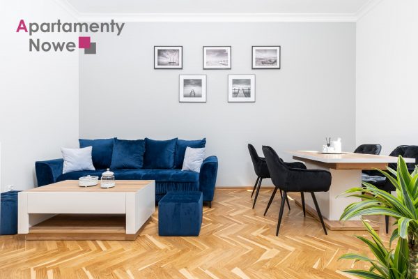 Sunny one-bedroom apartment 49 sqm with separate kitchen next to Old Town at Św. Teresy 4 St