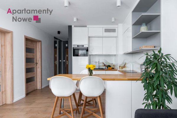 Very bright, air-conditioning two-bedroom apartment of 49 sqm with a large balcony at Mały Płaszów St.