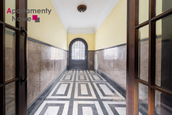 Spacious premises in the heart of Krakow – Tenement House | Services and Apartments