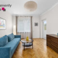 A spacious two-room apartment with a separate kitchen next to the Mogilskie roundabout.
